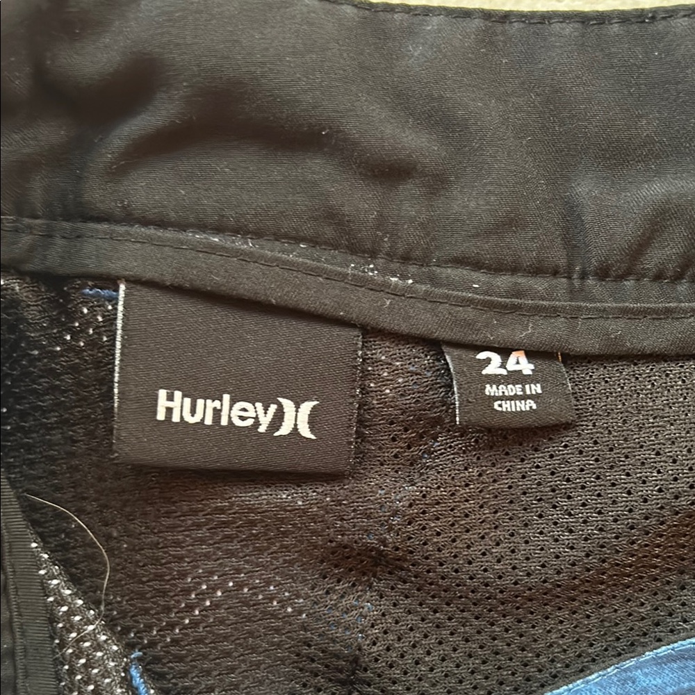 O'Neill/ Hurley Shorts & RVCA T-Shirt Bundle. (24) - Picture 6 of 12